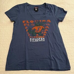 Tailgate Florida Gators Football Blue Short Sleeve V-Neck T-Shirt (size Medium)